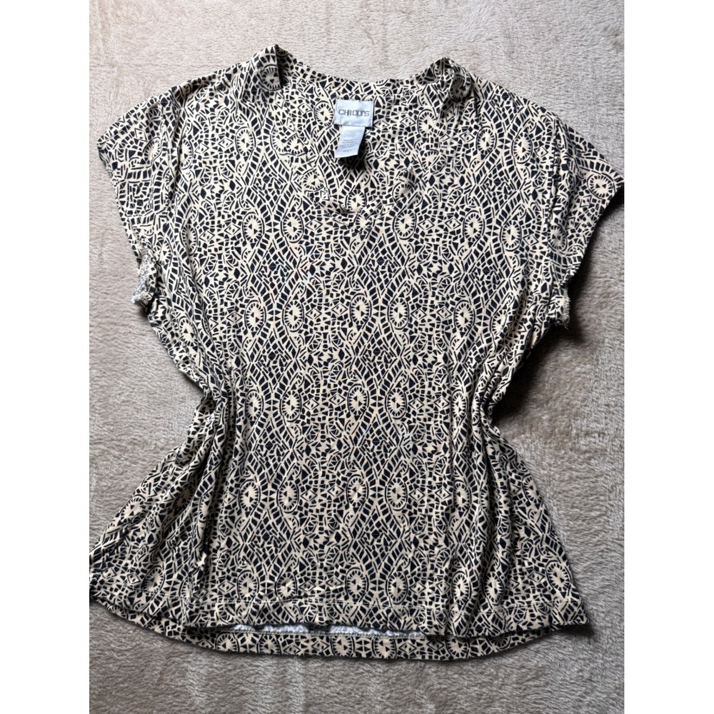 Chicos Women Size 1 Medium Black Tan Geometric Tribal V-Neck Cap Sleeve Top
